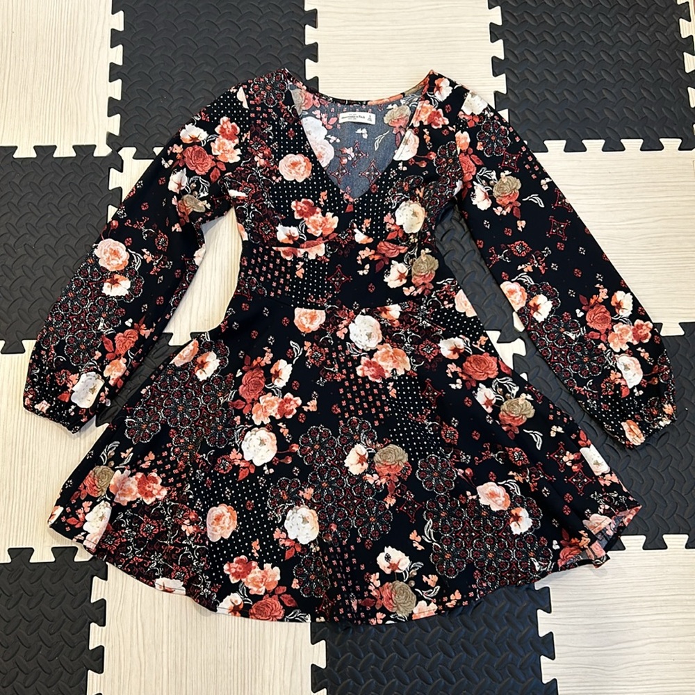 Abercrombie & Fitch Black Floral V-neck Long Sleeve Fit N Flare Mini Dress
